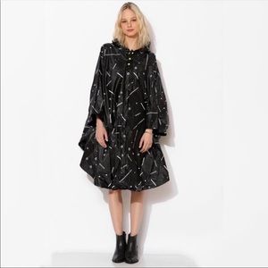 NEW UO Hooded Rain Poncho blk/wht